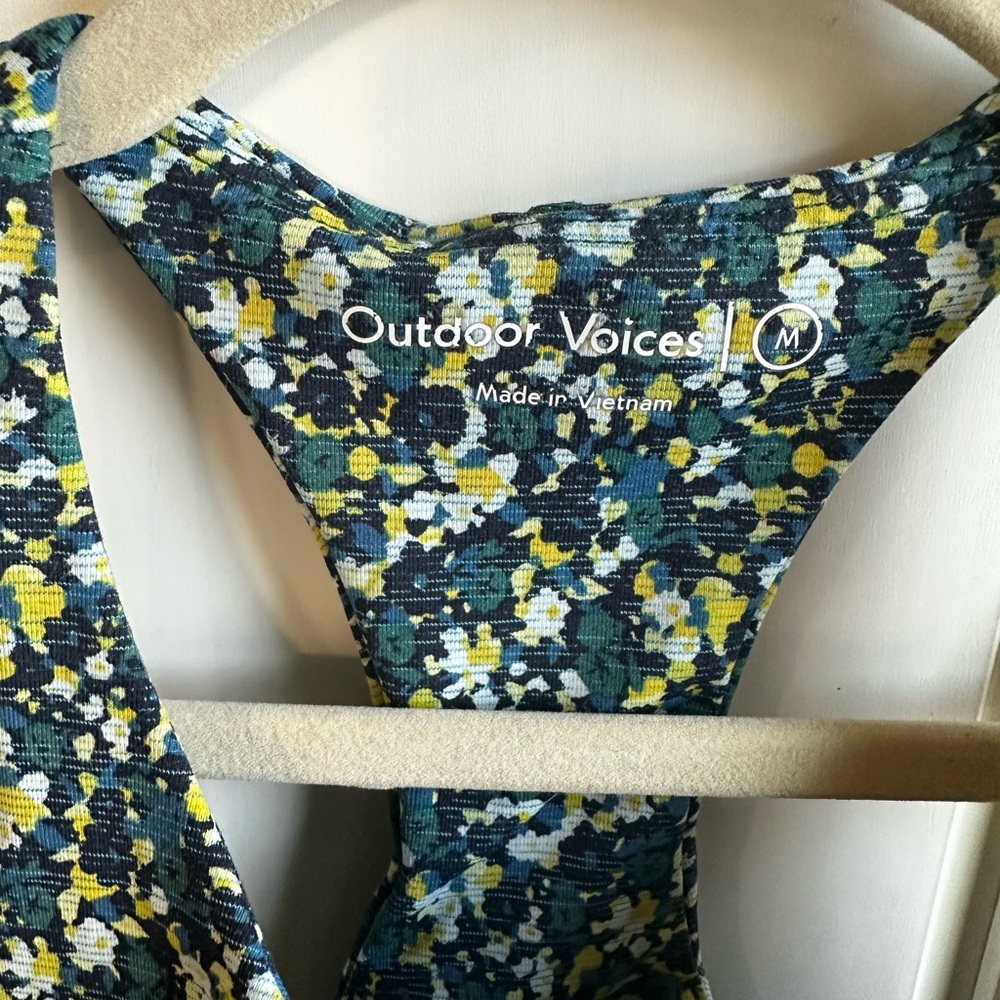 Outdoor Voices flower set